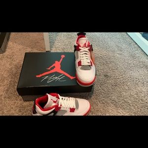 Jordan Retro 4 Fire Red